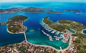 Marina Hotel Resort Frapa - Otok